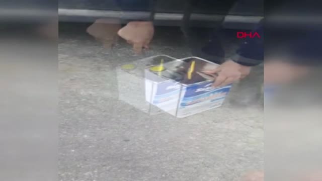 Van Kamyonetteki Madeni Yağ Tenekelerinden Kaçak Sigara Çıktı