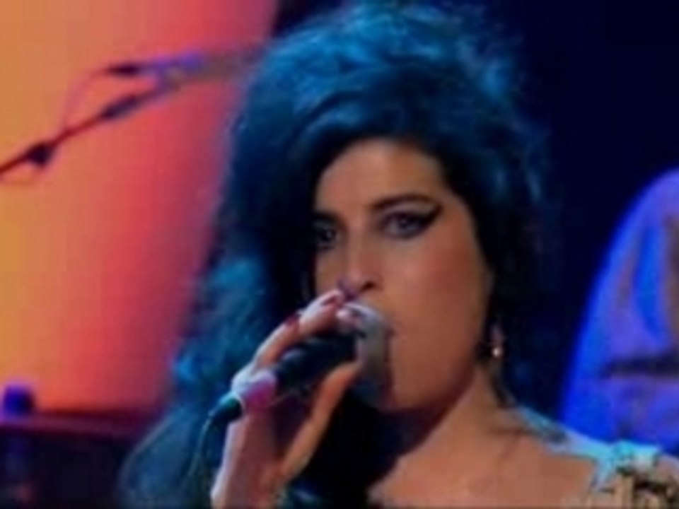 Amy Winehouse - Tears Dry On Their Own(Live)