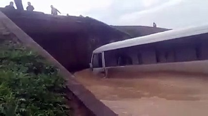 سيول وفيضانات في مدينة القامشلي