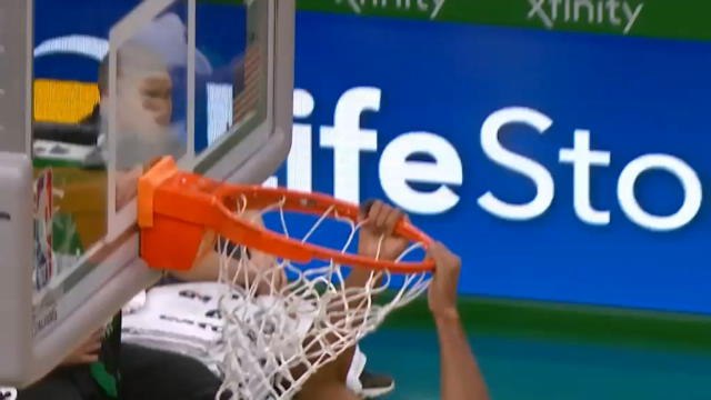 لقطة: كرة سلة: هورفورد يترجم تمريرة سمارت من وراء ظهره بسلة استعراضية