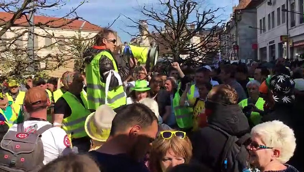 Acte XX des gilets jaunes : 500 personnes rassemblés place de la Révolution à Besançon