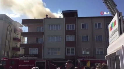 Avm'deki Yüzlerce Kişi Yangını İzlemek İçin Sokağa Döküldü