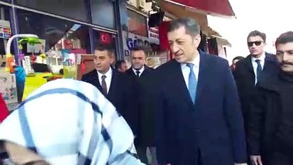 Milli Eğitim Bakanı Selçuk, Gölbaşı'nda esnaf ziyaretlerinde bulundu - ANKARA