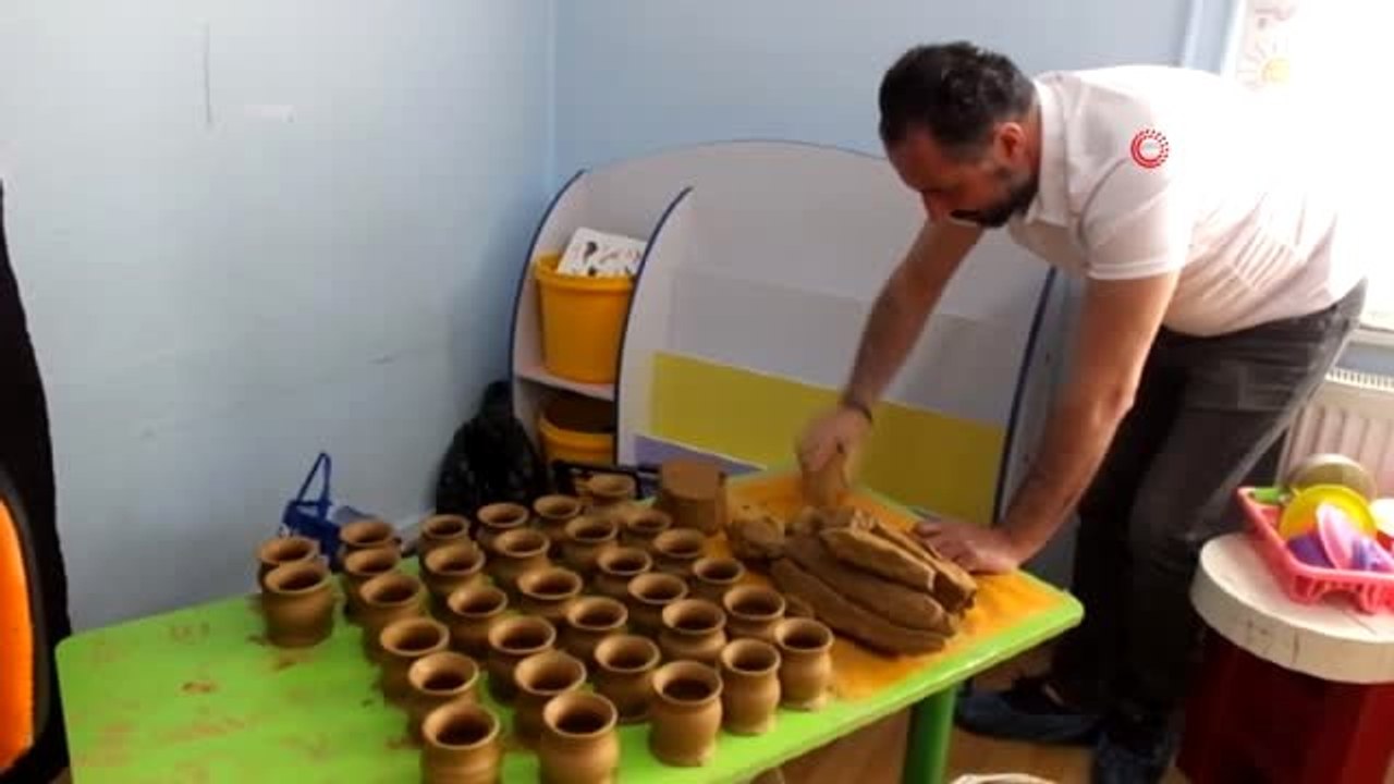 Balıkesir'de Minik Eller Çamurdan Çömlek Yaptı