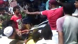 Banladeshi public are beating on thief . part 01