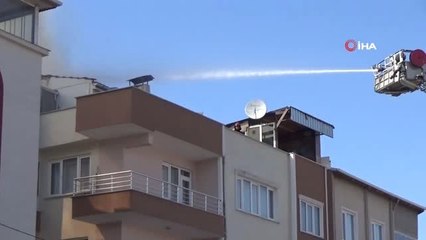 Avm'deki Yüzlerce Kişi Yangını İzlemek İçin Sokağa Döküldü