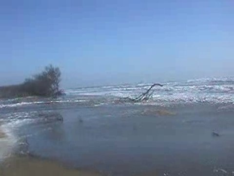 Plage des Cabanes avec un petit coup de mer