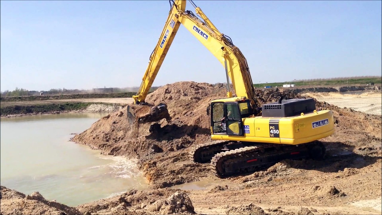 Démonstration de la pelle à chenilles Komatsu PC 450 avec son balancier de 6M50  - Chantier CFE Location à Chevrières