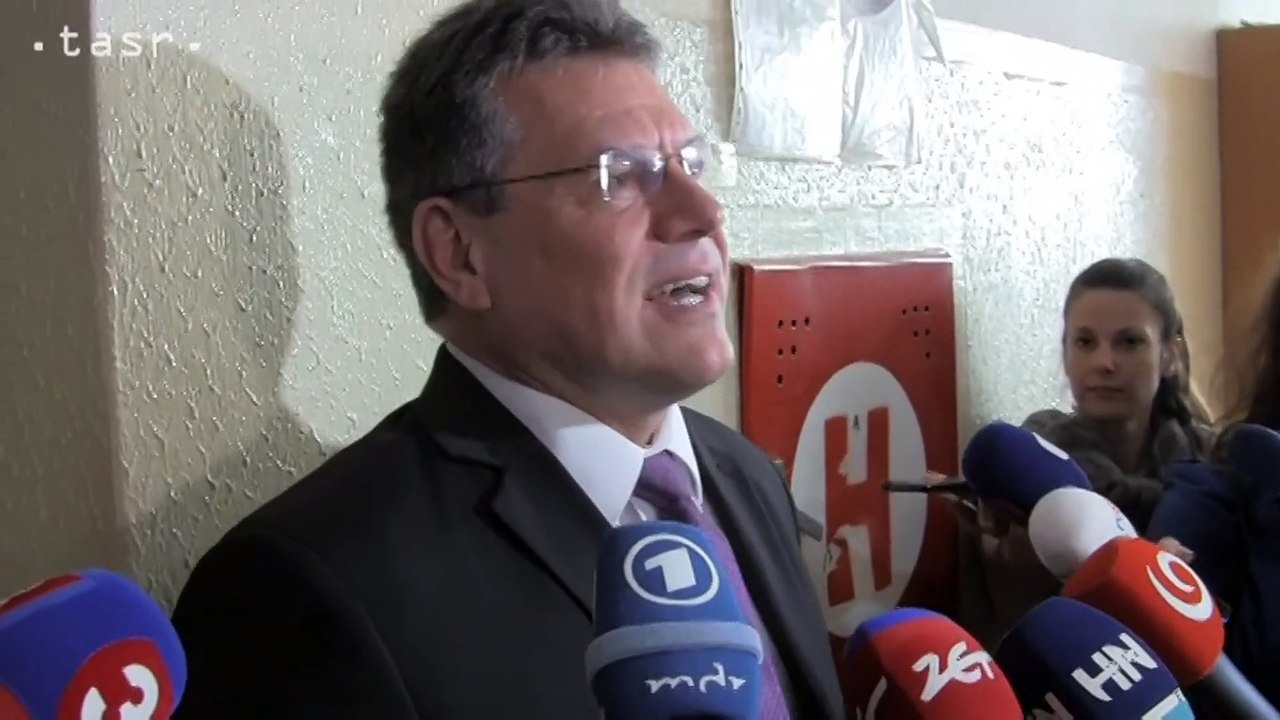 Maroš Šefčovič odvolil, s rodinou idú na obed a na prechádzku k Dunaju
