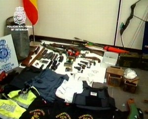Policía halla zulos con armas en Valladolid