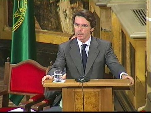 Aznar: Quienes ocupan cargos de responsabilidad deben acreditar algo más que su presunción de inocencia