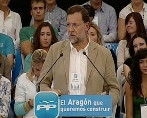 Rajoy, ante la "improvisación de Zapatero"