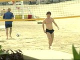 Messi ultima su recuperación en la playa de Abu Dhabi