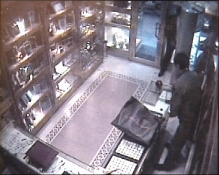 Un joyero detiene a uno de sus atracadores