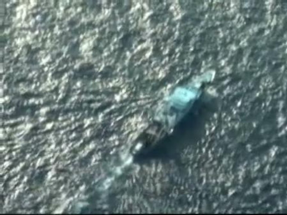 Un atunero vasco logra escapar de los piratas somalíes