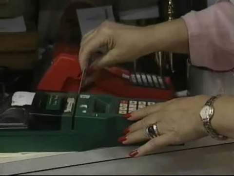 El Gobierno aprueba hoy la regulacion del recargo en compras con tarjeta de crédito