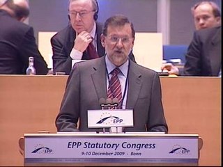 Rajoy arremete contra el Gobierno