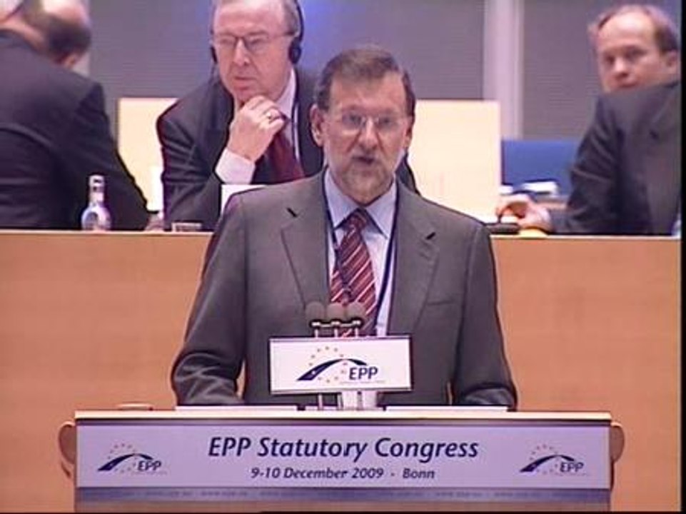 Rajoy arremete contra el Gobierno