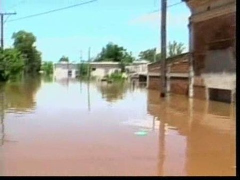 10.000 evacuados en Argentina por las inundaciones
