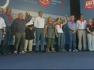 Los socialistas &#039;alzan el puño&#039; con orgullo