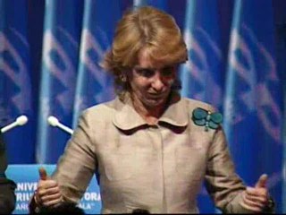 Aguirre baila a ritmo de techno