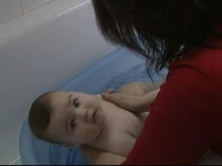 Bañar a un bebé a diario puede resultar perjudicial para su piel