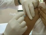Numerosos expertos aconsejan vacunar a toda la población contra la gripe A