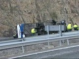 Tres muertos y once heridos en el accidente de un microbús en León