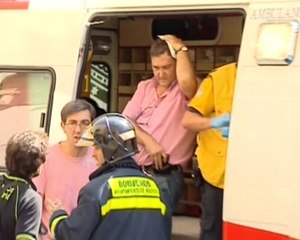 Un kioskero es arrollado por una ranchera