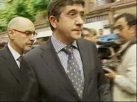 Patxi López llega al lugar del atentado en Arrigorriaga