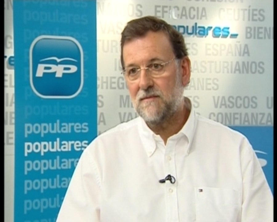 Rajoy culpa a Zapatero de no salir de crisis