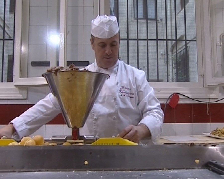 Dulces típicos el 1 de noviembre: buñuelos y huesos de santo