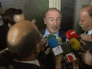 Download Video: Rato evita hacer declaraciones sobre la polémica abierta entorno a la presidencia de Caja Madrid