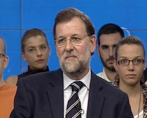 Rajoy acusa al Gobierno de "tirar la toalla"