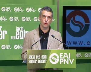 下载视频: Íñigo Urkullu condena el atentado de ETA