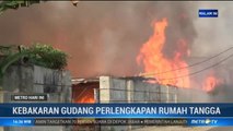 Gudang Perlengkapan Rumah Tangga di Medan Hangus Terbakar