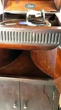 Doris Day Que Sera on 78rpm HMV Selecta Gramophone