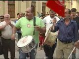 Funcionarios de La Línea de la Concepción se manifiestan para cobrar su sueldo