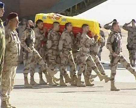 Chacón muestra su apoyo a los militares