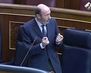 Rubalcaba defiende premiar a la policía