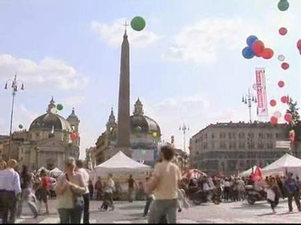 Miles de personas protestan contra la falta de libertad de expresión en Italia