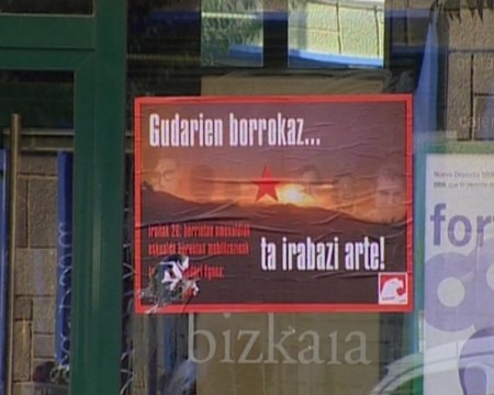 Bilbao amanece con carteles que reivindican el Gudari Eguna
