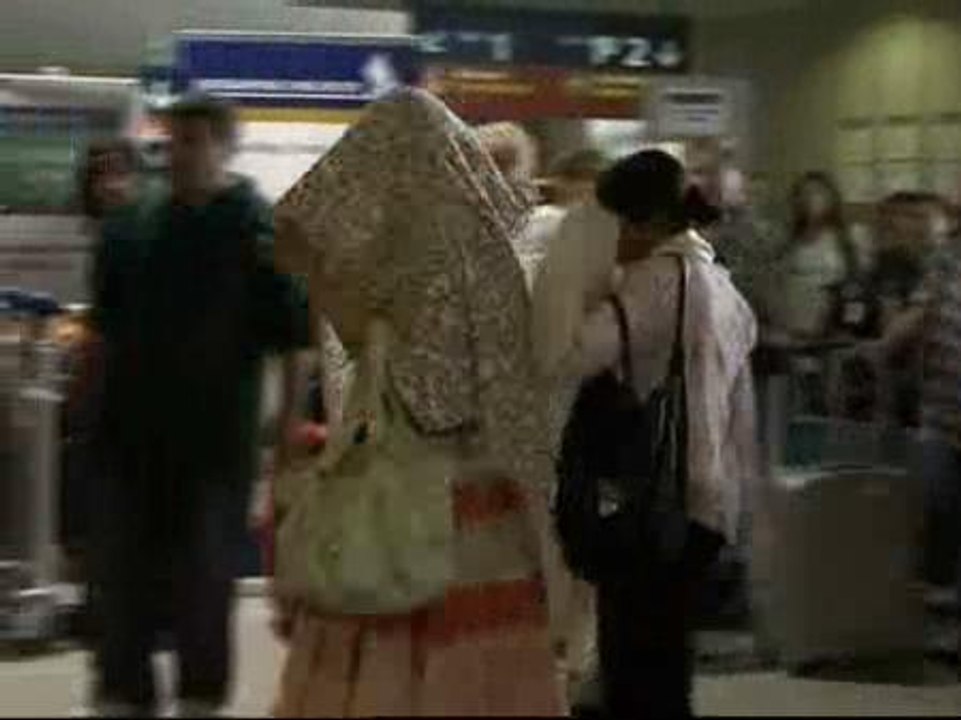 Rescatan a un superviviente de cinco años del avión Yemen siniestrado