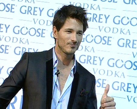 Andrés Velencoso, imagen de una bebida