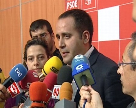 Alarte pide a socialistas que no apoyen moción