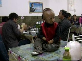 73 centímetros mide el hombre más bajo del mundo