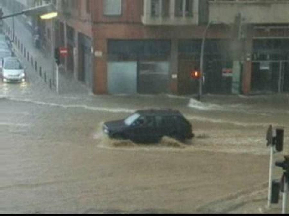 Un intenso aguacero provoca el caos en la provincia de Barcelona