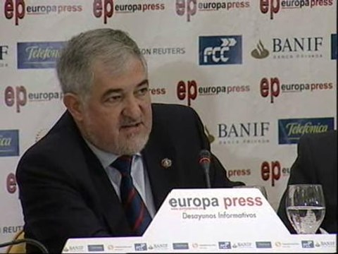 Conde Pumpido cuestiona la colaboración de la Policía en la investigación del entorno de ETA