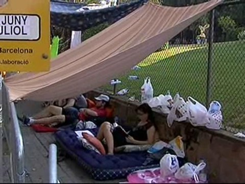 U2 convierte el Camp Nou en un camping de fans