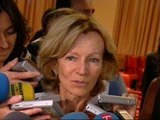 Elena Salgado afirma que el Gobierno somete a revisión 